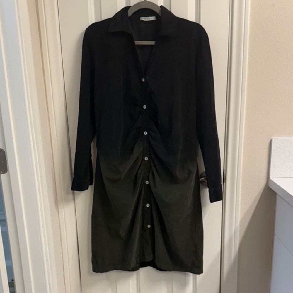 Luna luz ombré Black and Green Button-Down Dress